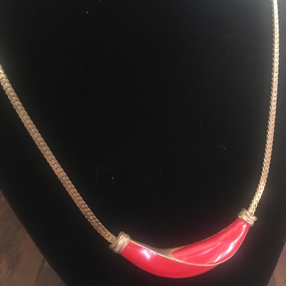GLAM🔥Vintage Red Enamel Gold-toned Necklace - Picture 4 of 7